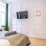 Spacious Shared Apartment Schoenbrunn